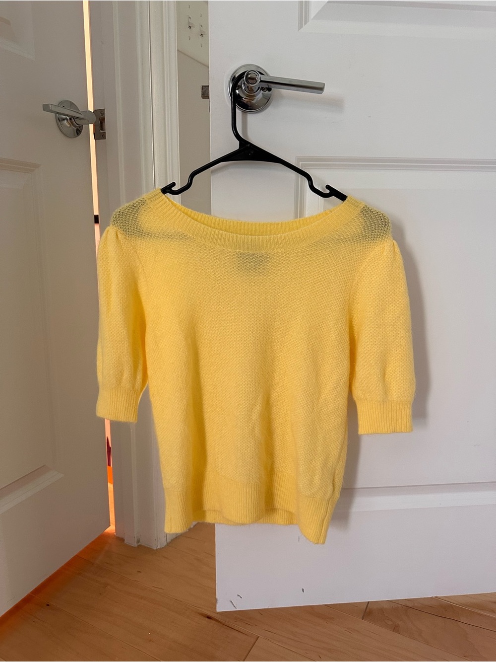 Abercrombie & Fitch Size M - Yellow Short-Sleeve Sweater